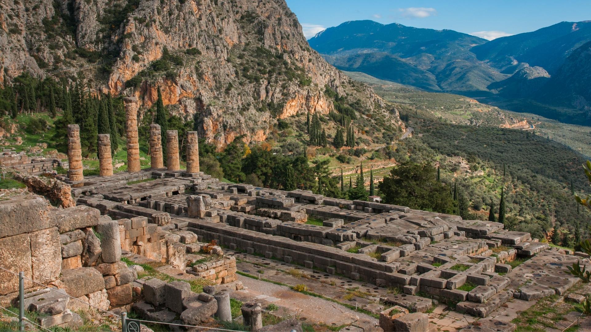 Templo de Apolo Delfos (1)